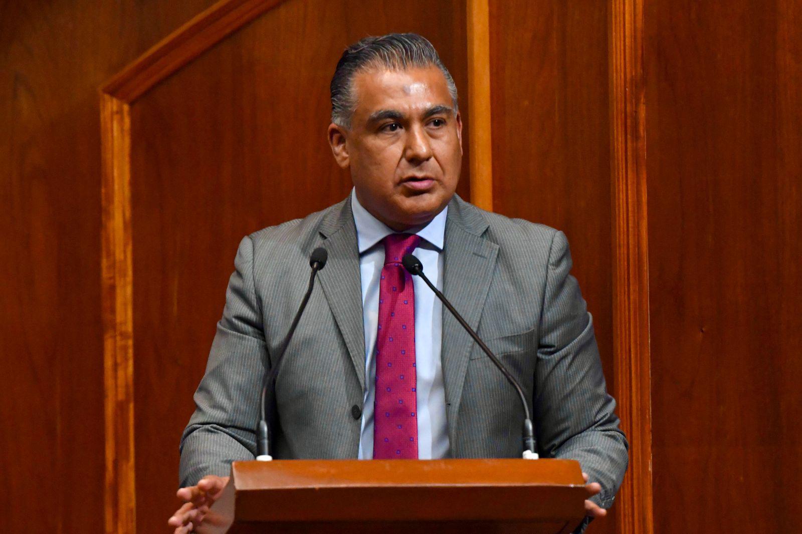 El diputado Octavio Martínez Vargas, indicó que se propone considerar al despojo como un delito grave. / Foto: Especial