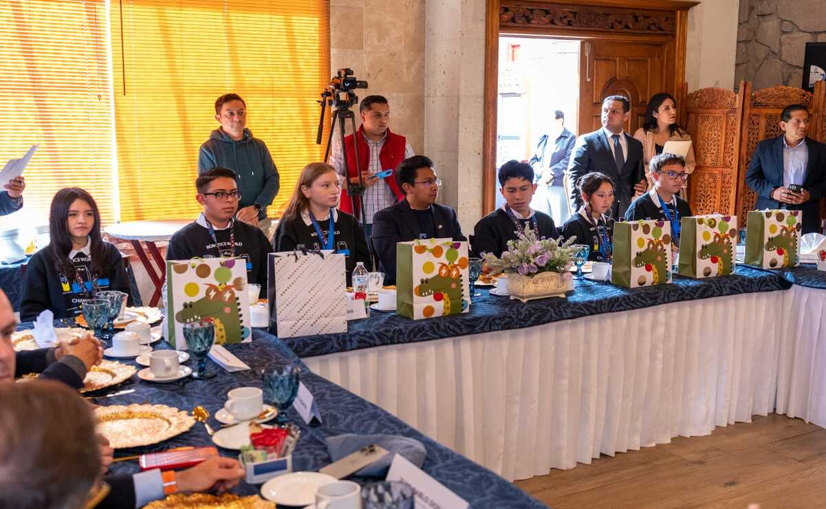 Reconocieron a jóvenes toluqueños ganadores del Mundial de Robótica / Foto: Especial