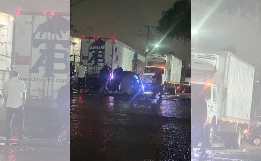 Automovilista cae en socavón en Cuautitlán Izcalli