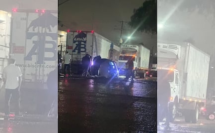Automovilista cae en socavón en Cuautitlán Izcalli
