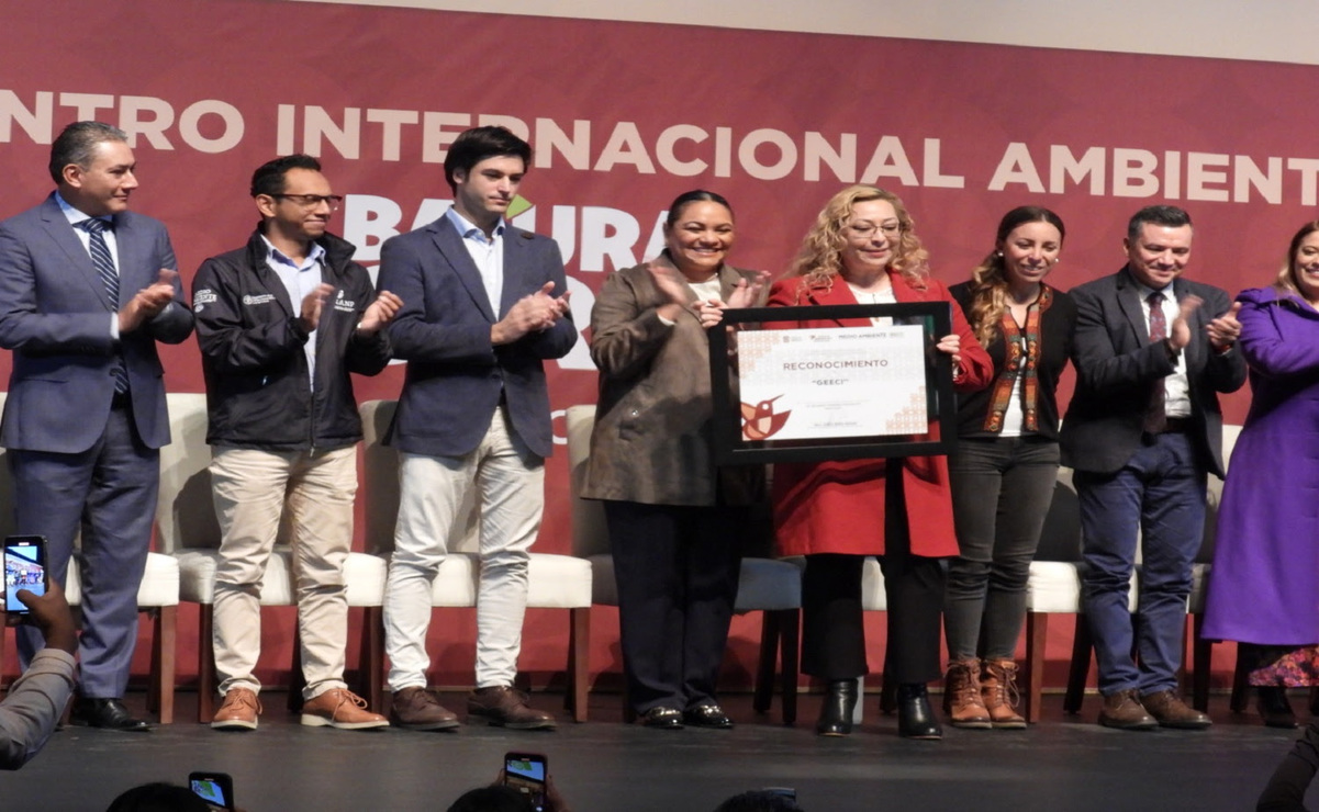 Durante el encuentro se entregaron reconocimientos a personas y empresas destacadas por su labor en la reducción de residuos. Foto: Especial