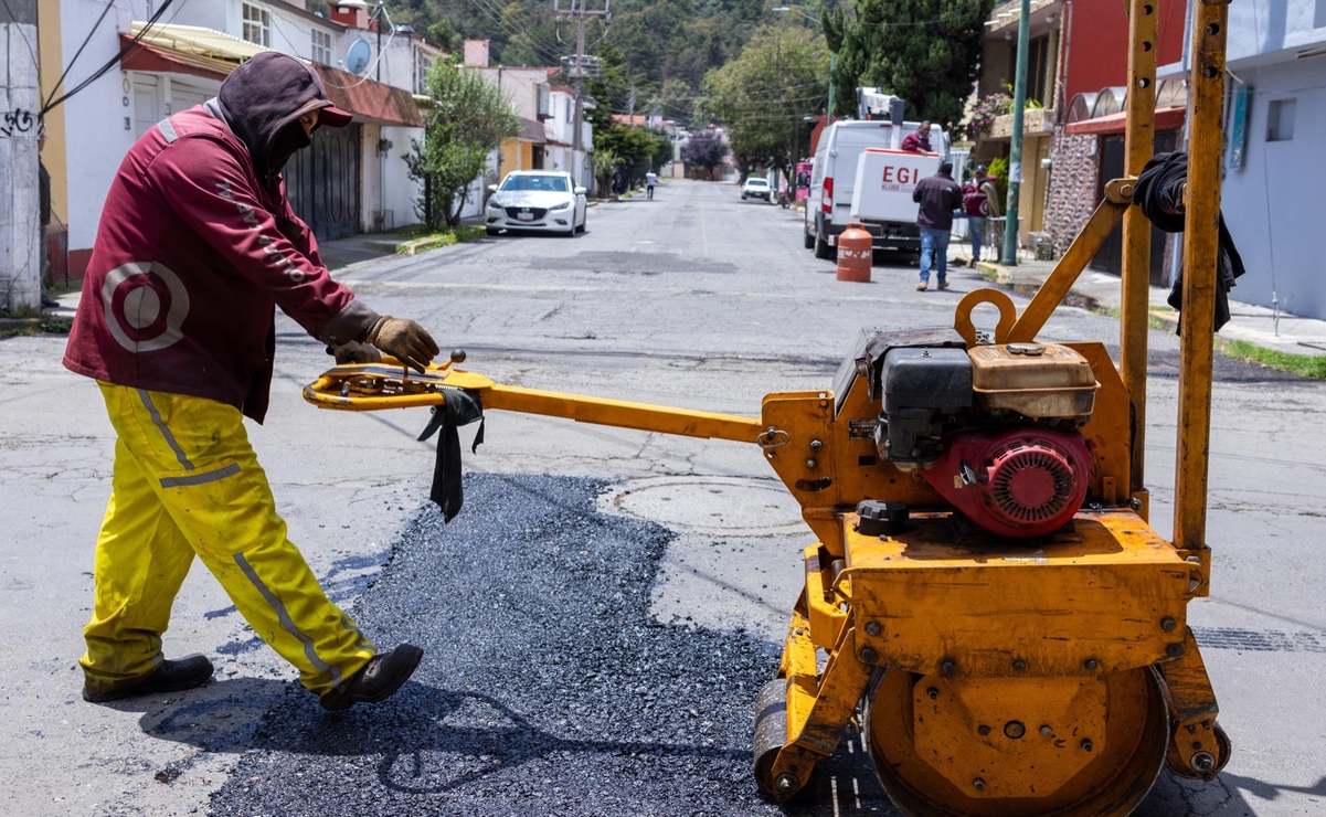 Los trabajos se realizaron tanto con el sistema jetpatcher como bacheo en caliente / Foto Especial