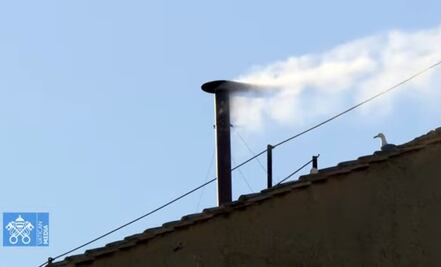 ¡Habemus papam! Revelan humo blanco en el Vaticano; designan a un nuevo Pontífice