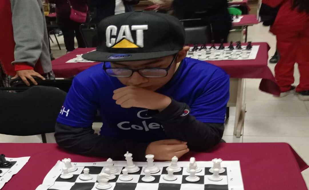 El joven se ha comprometido a compartir su experiencia mediante clínicas de ajedrez abiertas a la comunidad / Foto: Especial