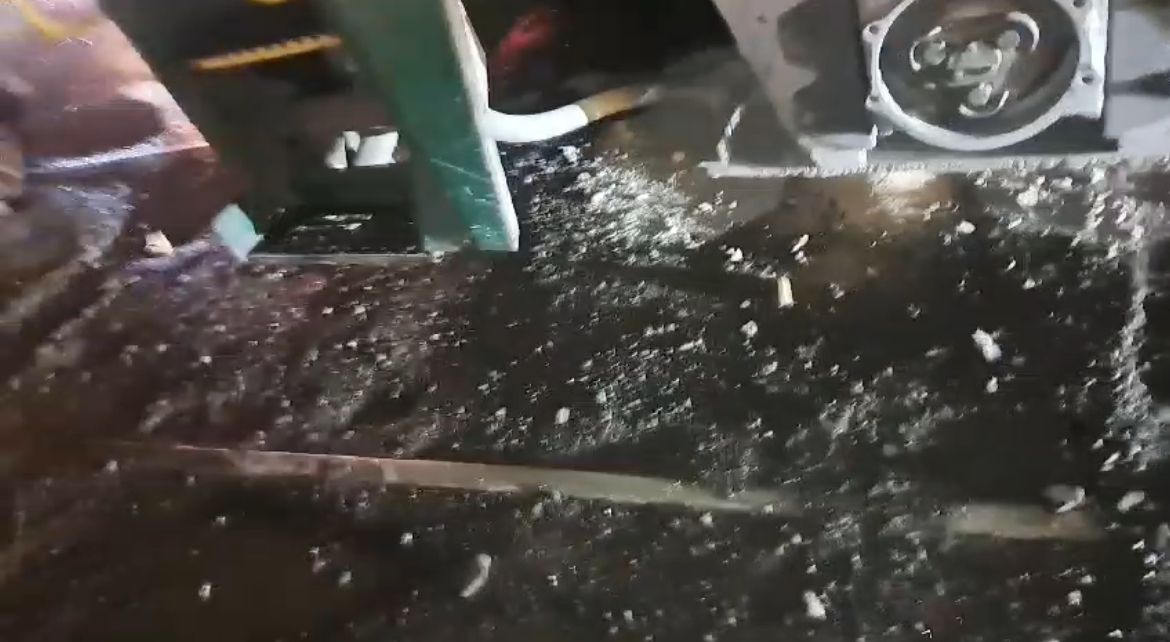 Cuatro llantas de uno de los vagones salieron de las vías del tren. Foto Especial