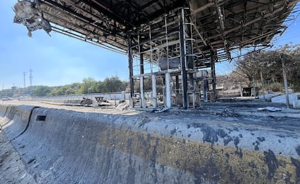 Inspeccionan estructura de la caseta siniestrada en la Chamapa-Lechería tras volcadura de pipa