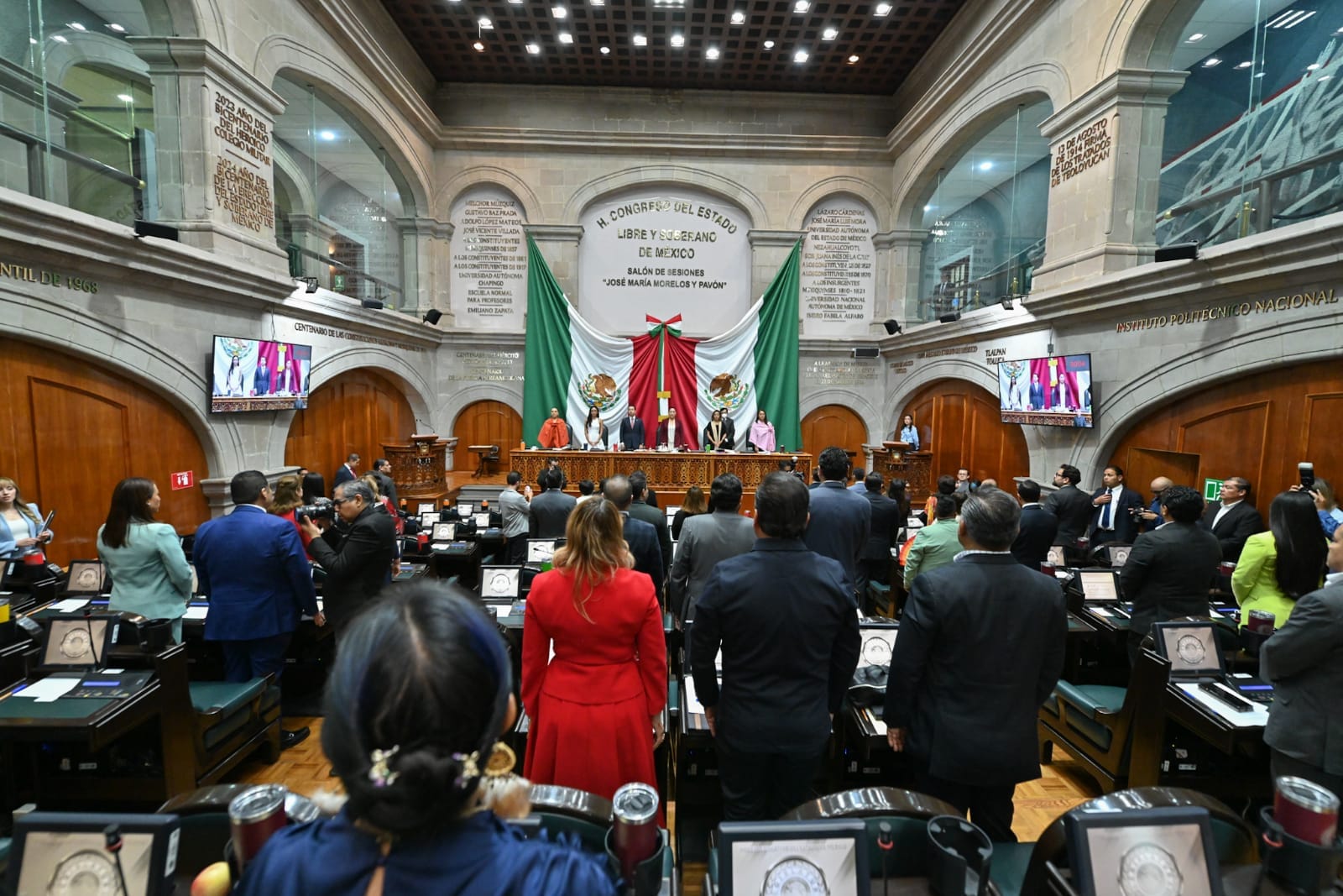 Diputados guardaron un minuto de silencio por las víctimas del accidente en Atlacomulco / Foto Especial