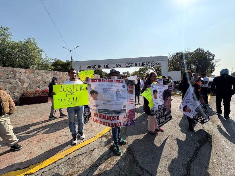 La última visualización que tienen de Jeshua, es por una cámara de seguridad de una agencia automotriz Suzuki. Foto: Arturo Contreras
