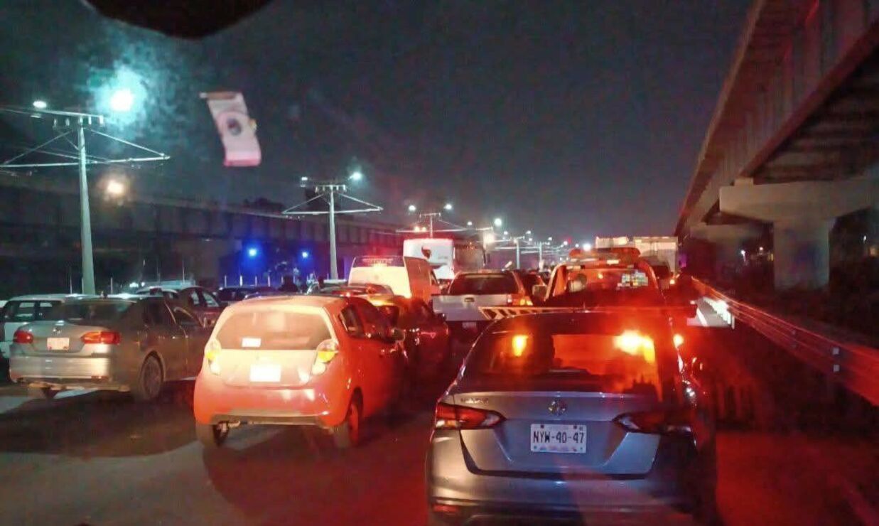 Los manifestantes se apostaron sobre la carretera de peaje, a la altura de la Caseta Vieja, en el kilómetro 28, en el límite de Valle de Chalco e Ixtapaluca