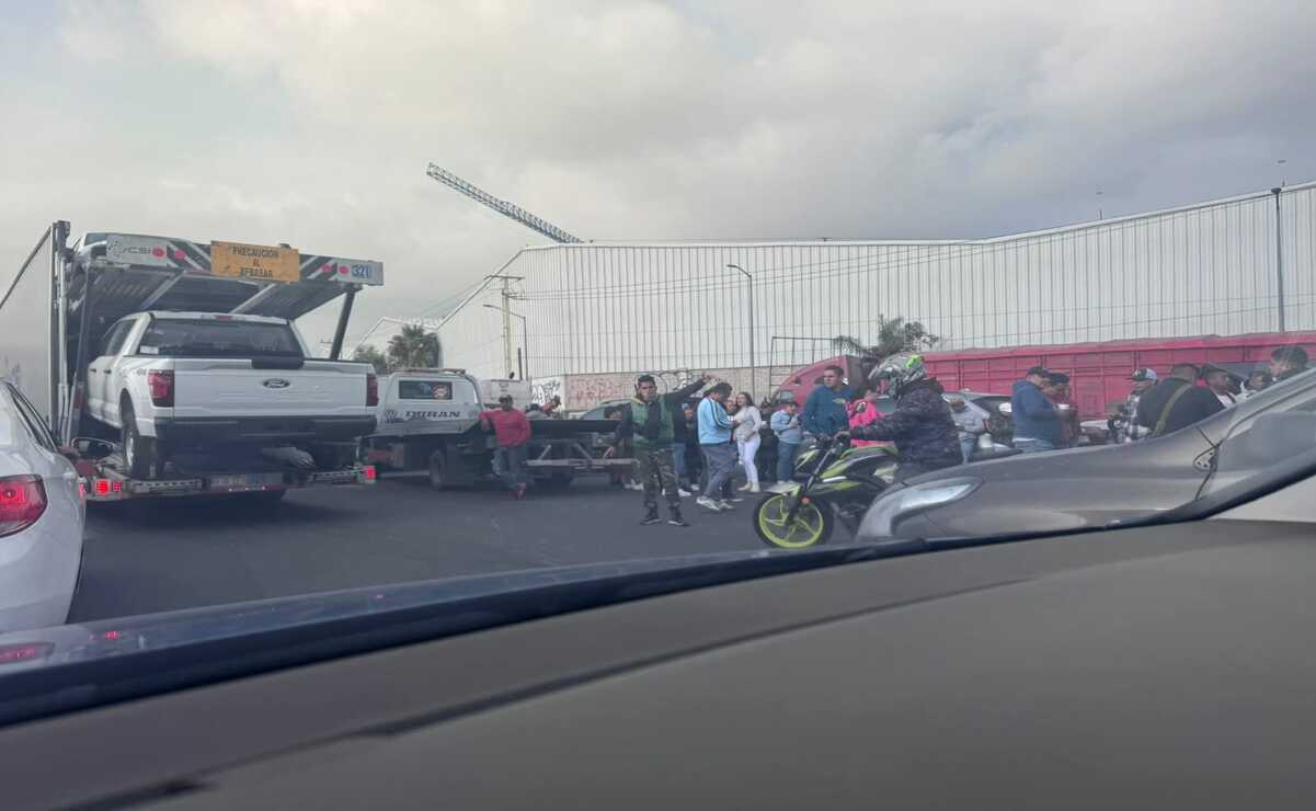 Bloqueo en la México-Querétaro por desaparición de transportista de ACME