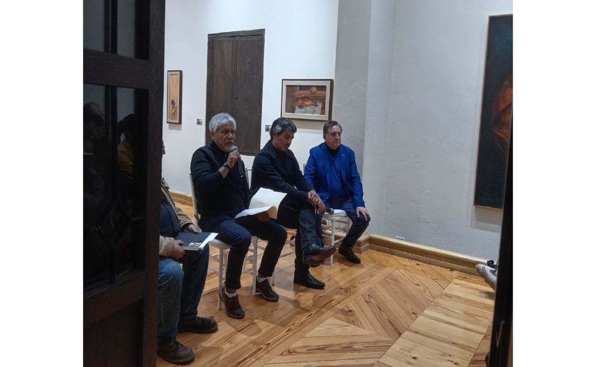 Los exalumnos del artista plástico mexiquense, Norberto Quintín Valdés, Álvaro García y Édgar Sánchez compartieron sus experiencias y recuerdos junto al Maestro Luis Nishizawa. Foto: Especial
