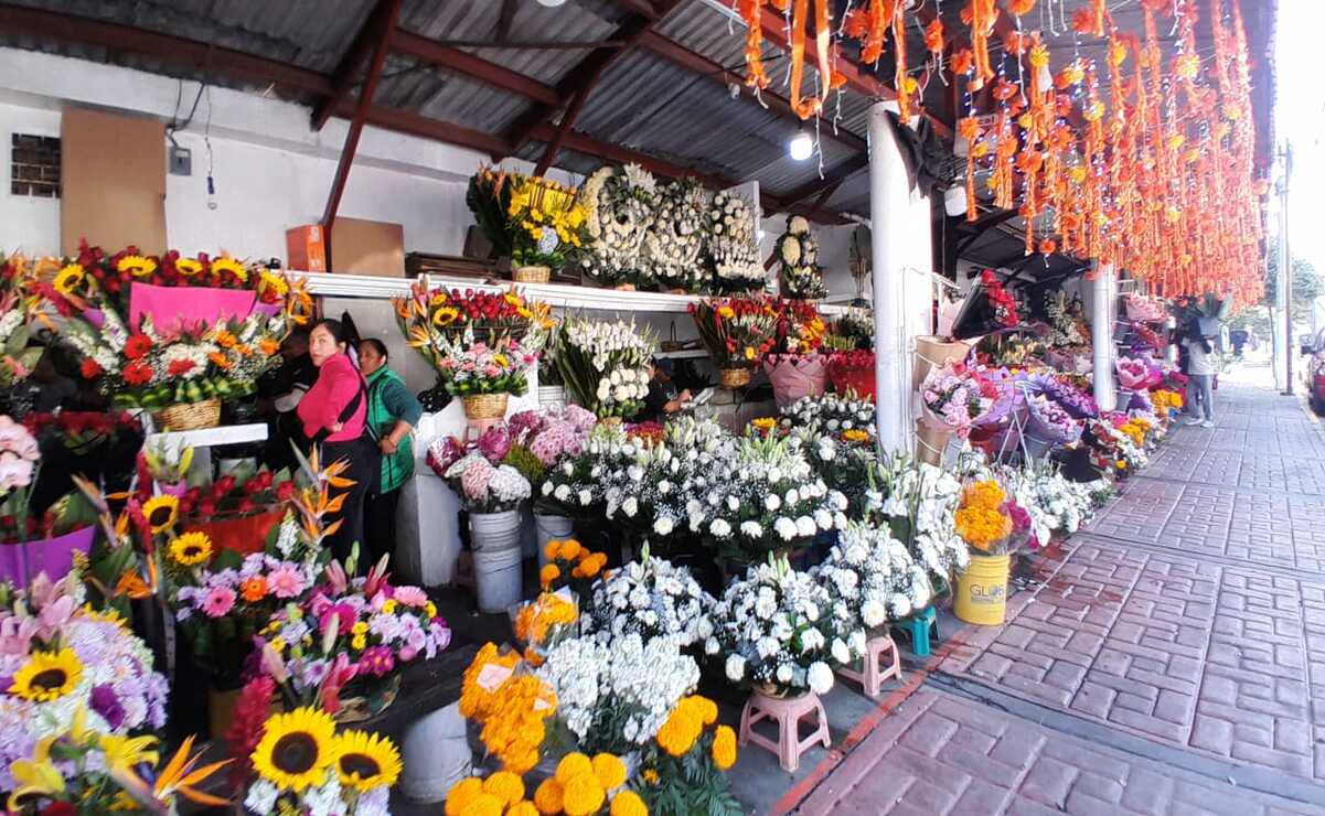 El consumo de la temporada principalmente son las flores de cempasúchil, pan de muerto y alimentos típicos / Foto Claudia Rodríguez