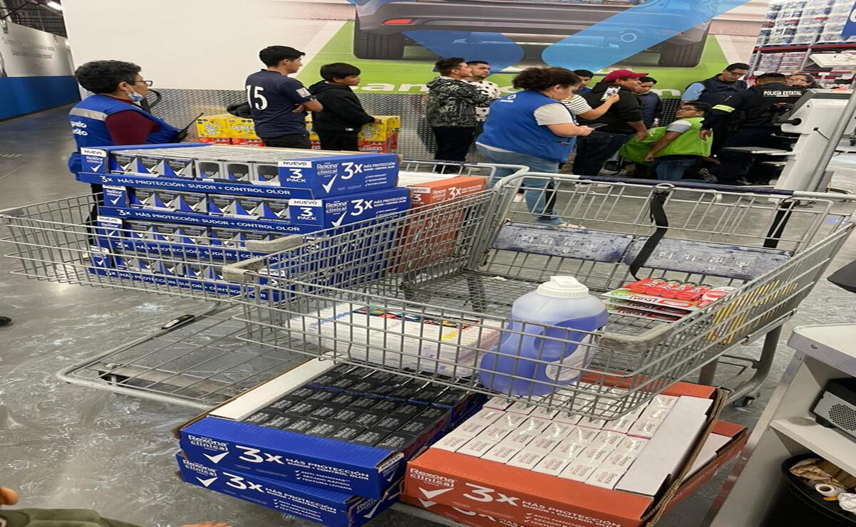 Según los primeros informes y testimonios de empleados de Sam's, los individuos fueron descubiertos cuando intentaban salir del establecimiento  / Foto: Especial