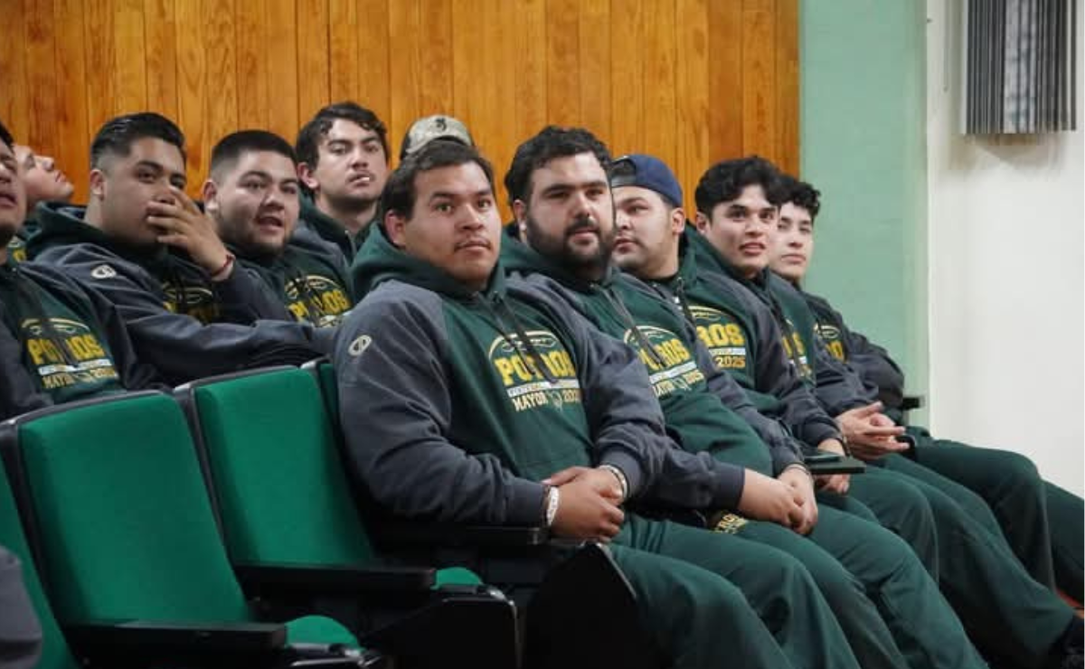 La categoría mayor de Potros Salvajes lista con su nueva indumentaria para la campaña 2025. Foto: Especial
