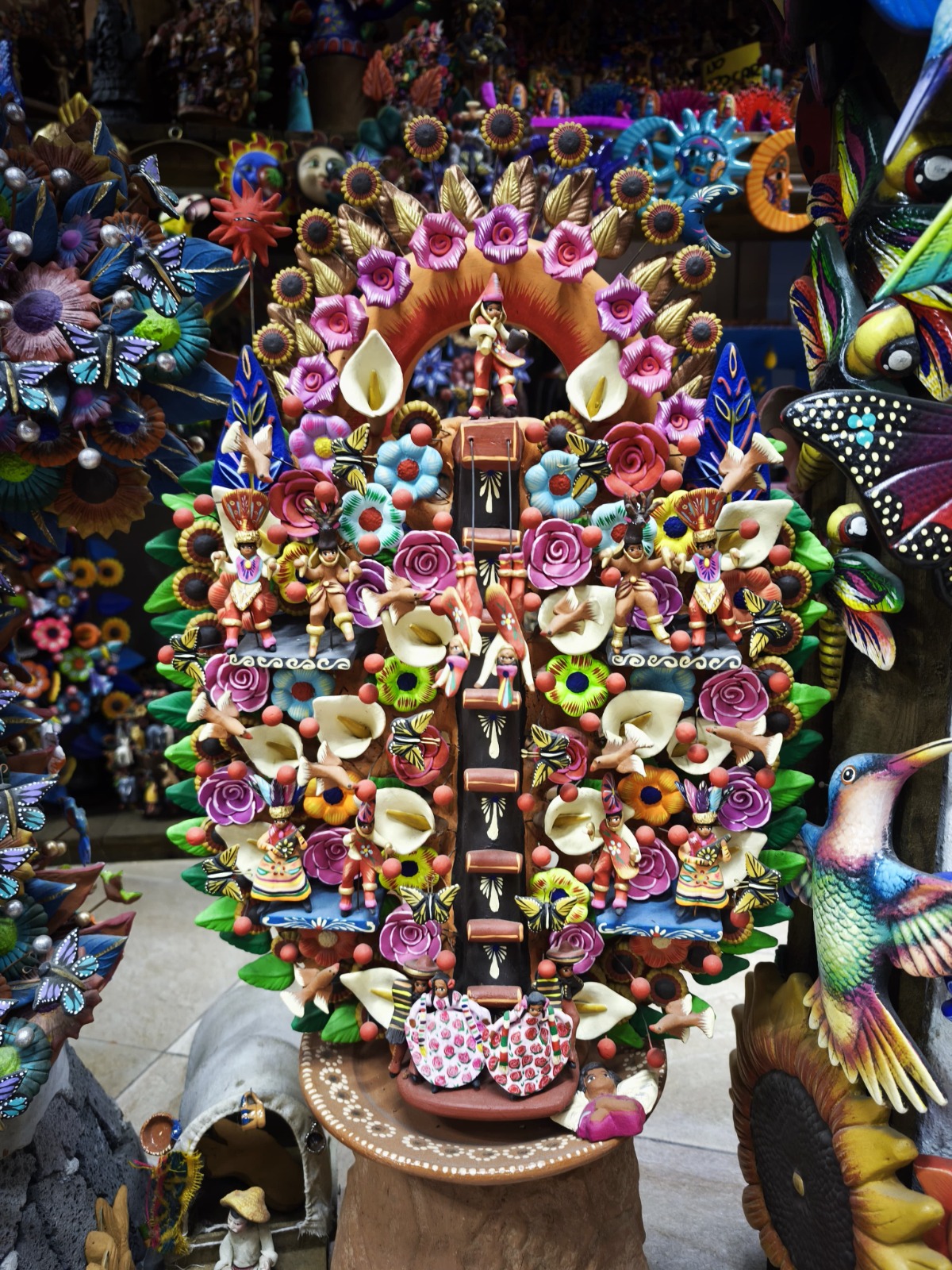Apoya el talento mexicano y adquiere una pieza única en el Mercado de Artesanías de Metepec. ¡Cada obra cuenta una historia! Foto Emmanuel Pérez