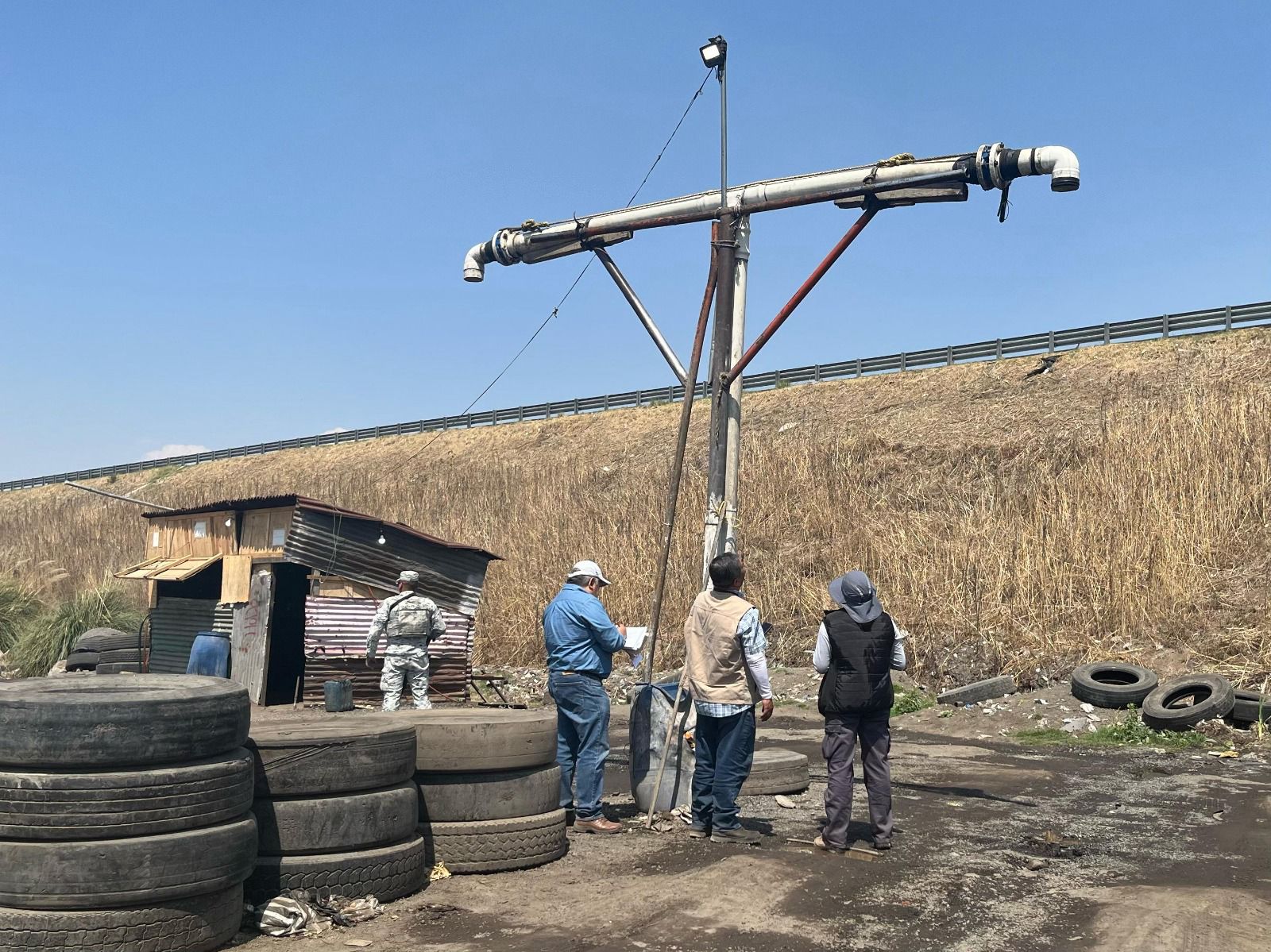 Ecatepec, Chalco y otros municipios sufren por el robo y venta ilegal de agua. Foto Especial