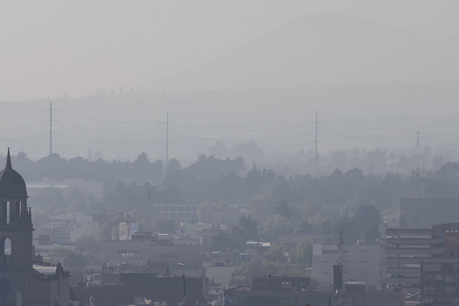 El Valle de Toluca luce una capa de contaminación. Foto Jorge Alvarado