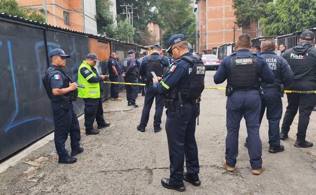 Elementos de distintas corporaciones acudieron al lugar para establecer un perímetro de seguridad. Foto especial