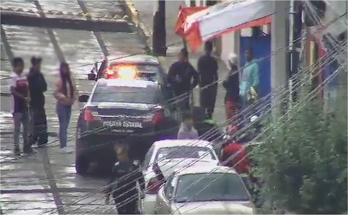 Las fuerzas de seguridad localizaron entre sus pertenencias una réplica de pistola y dinero en efectivo. Foto: Especial.