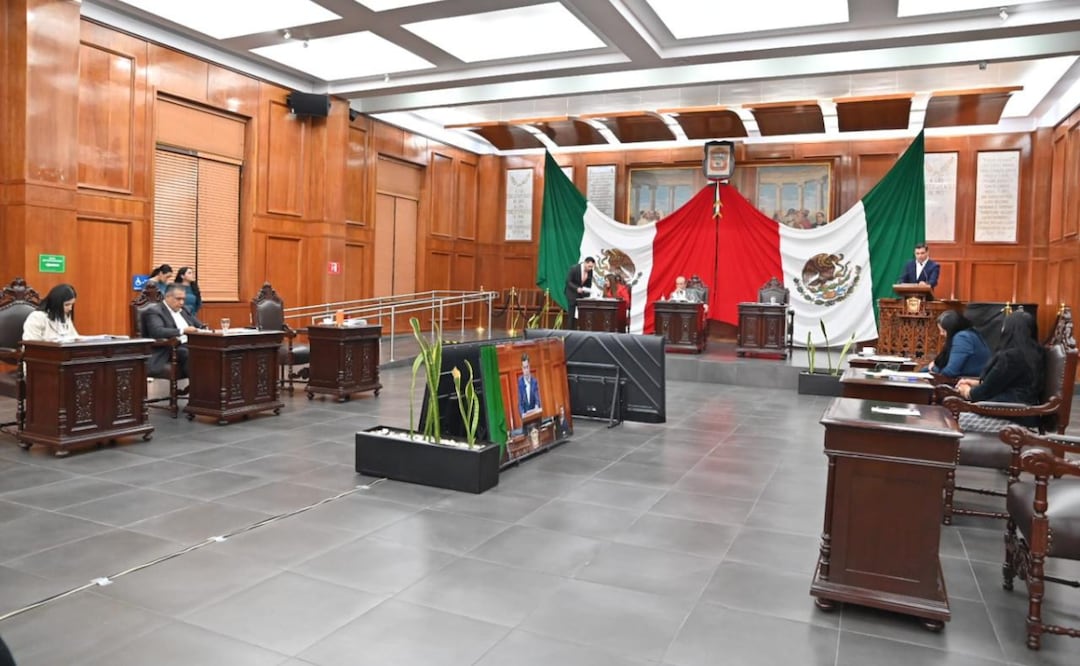 Movimiento Ciudadano propuso reducir de $3,394 a $1,697 la multa por no verificar en el Estado de México. Foto: Especial