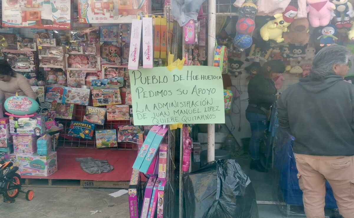 Comerciantes del Bazar Navideño en Huehuetoca temen ser desalojados en Año Nuevo por la nueva administración. Foto: Especial