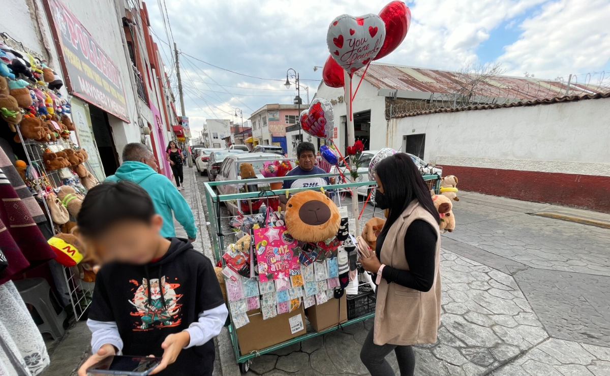 Flores, chocolates y peluches siguen siendo los regalos estrella en Atlacomulco, aunque con precios más elevados. Foto: Michelle Sánchez