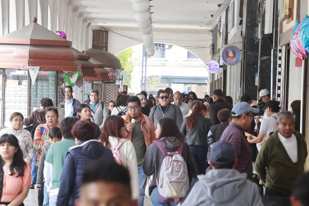 La extorsión ha provocado el cierre de locales comerciales en Toluca, afectando la economía familiar. Foto Alejandro Vargas / El Universal