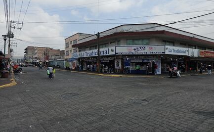 Desalojan a comerciantes ambulantes en el Mercado Filiberto Gómez de Tlalnepantla