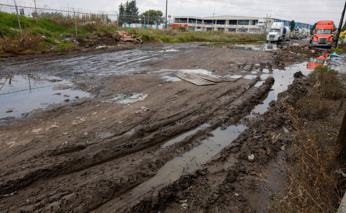 Crisis en la industria de Lerma: Inundaciones por lluvias evidencian la urgente necesidad de desazolve en el río Lerma. Foto: Arturo Hernández
