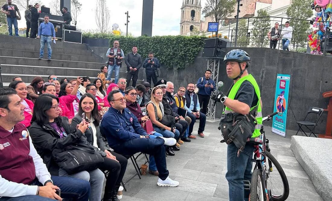 Toluca, Méx.- Como parte del proyecto Rumbo y Ruta: Movilidad que nos acerca, el ayuntamiento de Toluca y organizaciones de la sociedad civil, organizaron el Encuentro Ciudadano que buscó impulsar el uso de la bicicleta / Foto Alma Rodríguez EL UNIVERSAL