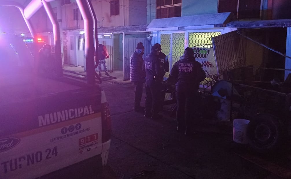 Bomberos atendieron un incendio registrado durante la madrugada en una vivienda de Ecatepec. Foto especial