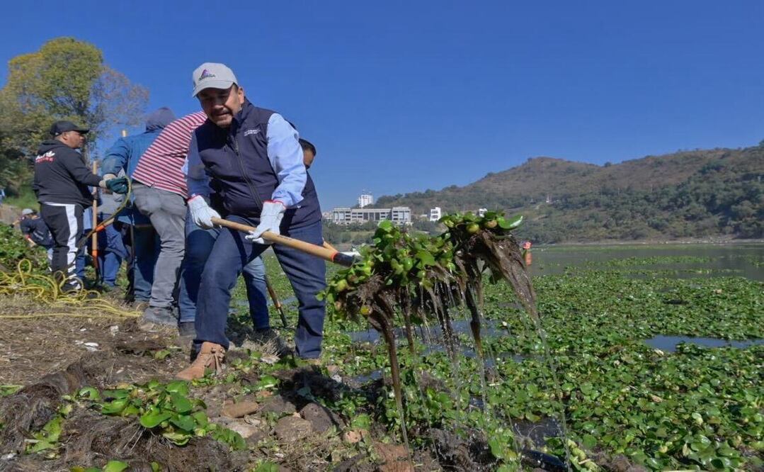 Limpian la contaminación de la Presa Madín / Foto: Especial
