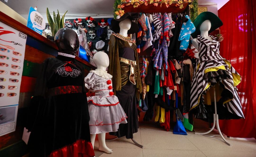 Chicos y grandes tienen una gran variedad de disfraces para lucir aterradores en Halloween. Foto Alejandro Vargas