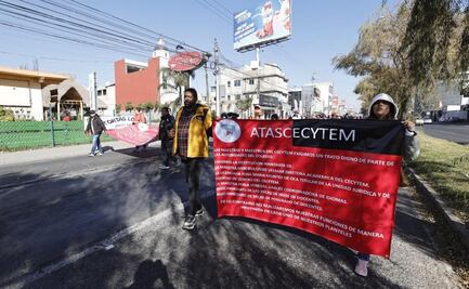 Maestros del CECyTEM marchan en Metepec para exigir pago y renivelación salarial