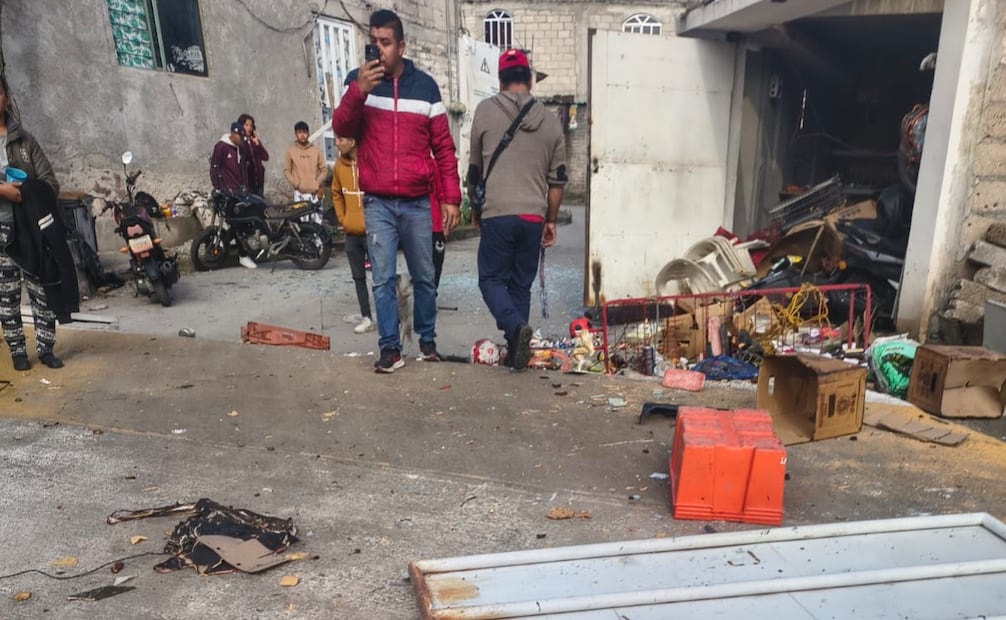 Habitantes de zonas cercanas fueron evacuados tras la explosión registrada en Lomas de Coacalco. Foto especial