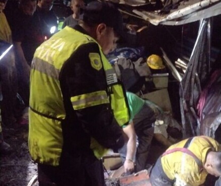 Lluvias provocan derrumbe en cerro e inundaciones en Naucalpan