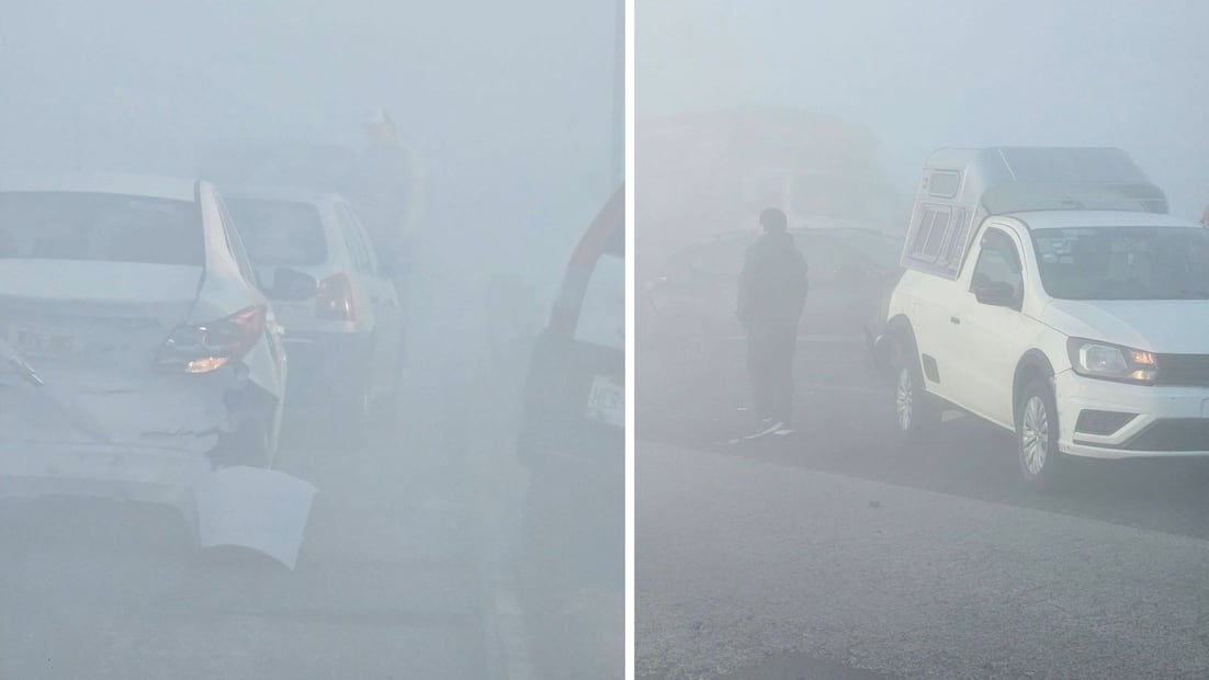 La densa capa de humo y neblina en el kilómetro 3 fue el factor determinante para el primer choque masivo entre un autobús y un transporte de carga. Foto Alejandro Vargas / El Universal