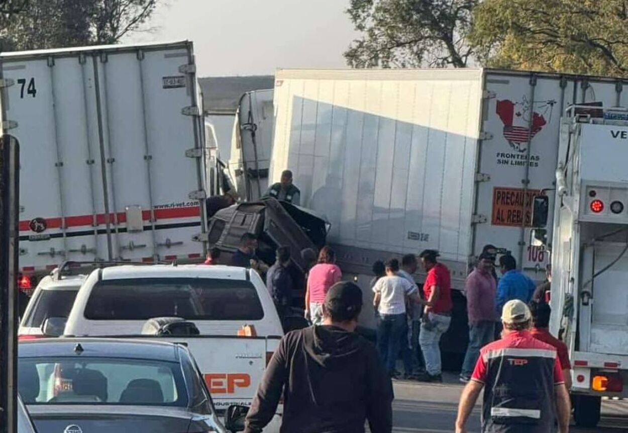 Al menos hay seis vehículos involucrados. Foto Especial