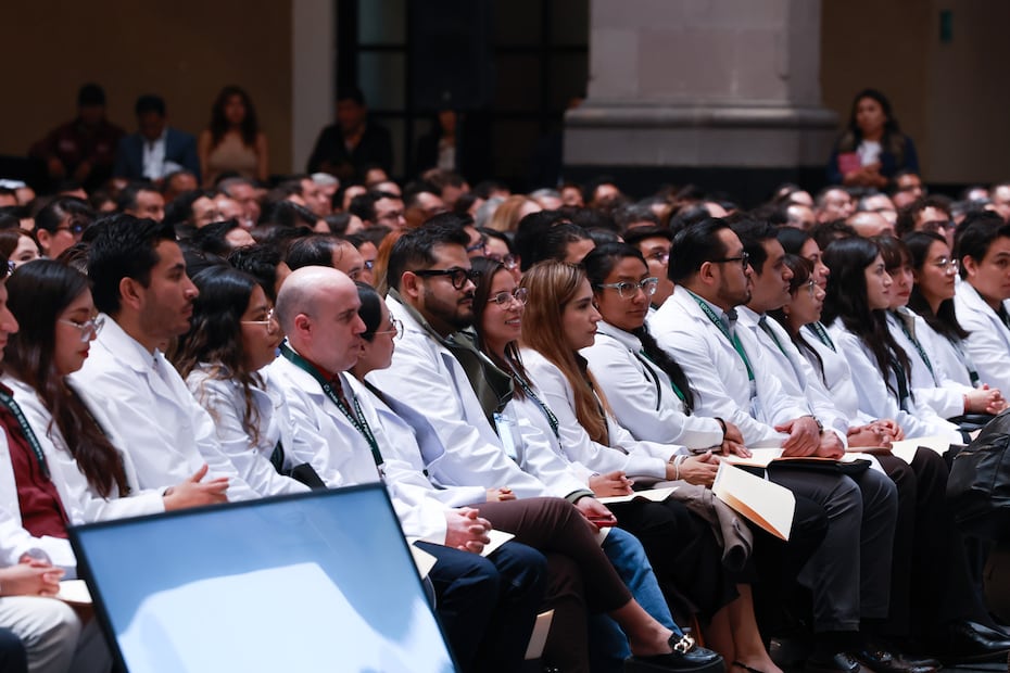 Se llevó a cabo un evento en palacio de Gobierno, en Toluca, para dar la bienvenida a los nuevos médicos y médicas especialistas del IMSS. Foto. Alejandro Vargas. El Universal.