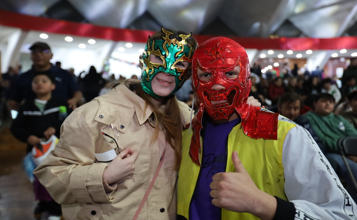 El Salón Rojo del Club Toluca volvió a vibrar con la emoción de la lucha libre / Foto Especial