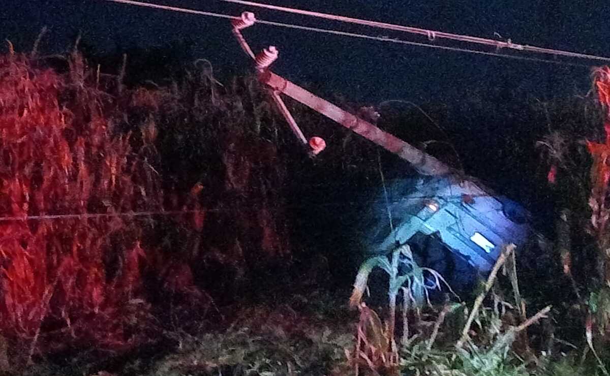 Joven muere al chocar su vehículo contra un poste en Ixtlahuaca