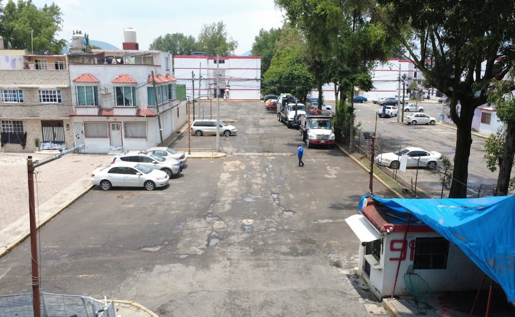Autoridades de Tlalnepantla mantienen el monitoreo en el Río de los Remedios tras rebasarse la capacidad de los equipos de desagüe. Foto Especial