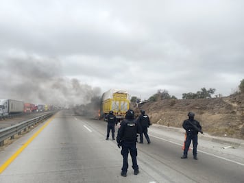 Queman vehículos en Axapusco, Tecámac y el Arco Norte