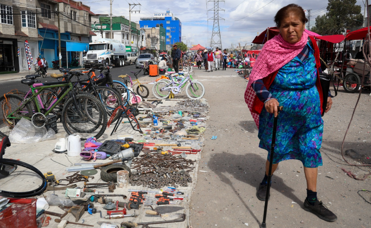 Chimalhuacán: "Las Torres", el tianguis donde los tesoros se esconden bajo la luz eléctrica. Foto: Luis Camacho