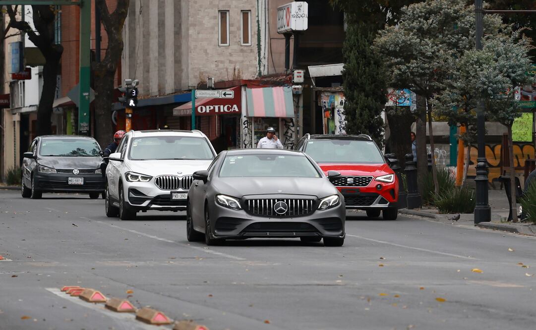 Los vehículos con engomado verde y terminación de placas 1 y 2, con holograma 1 y 2, no podrán circular en el Valle de México. Foto: Alejandro Vargas / El Universal Estado de México
