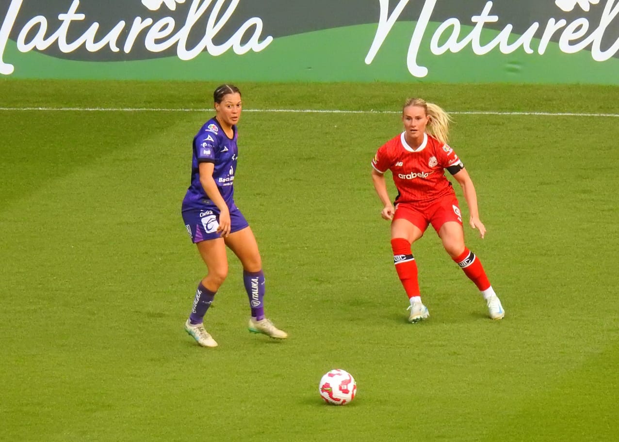 Las Diablas Rojas golearon 5-0 a Mazatlán y se consolidan como líderes del Torneo Clausura 2025. Foto Ivan Monroy