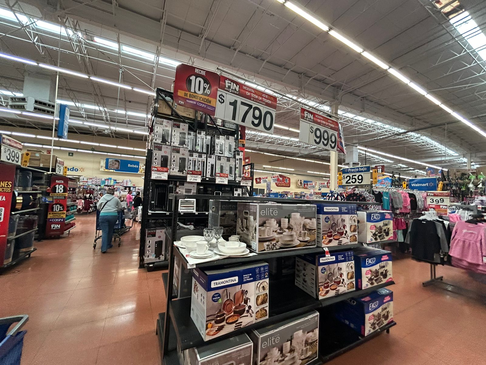 Los negocios en el Centro de Toluca registraron un aumento del 50 por ciento en sus ventas. Foto: Jorge Alvarado.