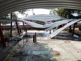 Tromba en Teotihuacán deja 20 inmuebles dañados; avanza retiro de estructuras dañadas