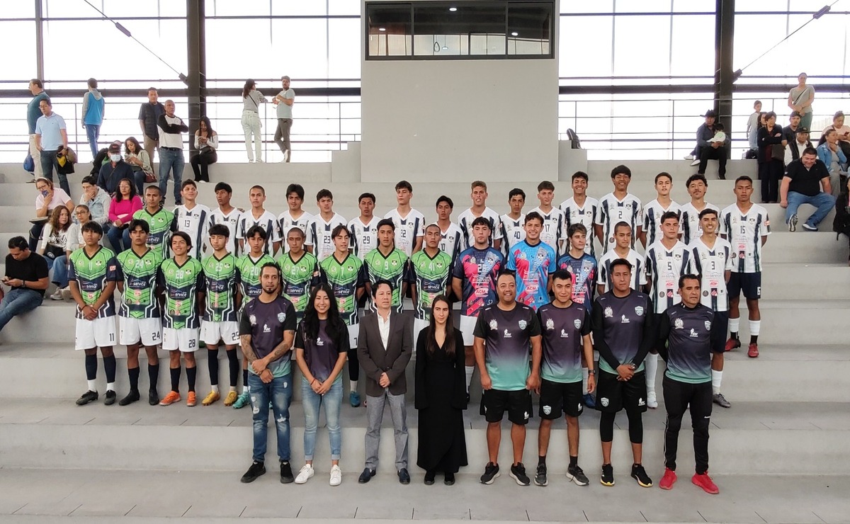 El plantel cuenta con más de 30 futbolistas. Foto: Óscar Villa.