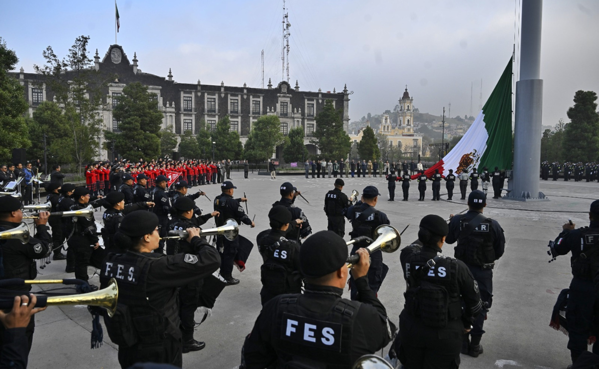 Las notas del Himno Nacional y del Estado de México estuvieron a cargo de la Banda Sinfónica del Gobierno del Estado de México Foto: Especial